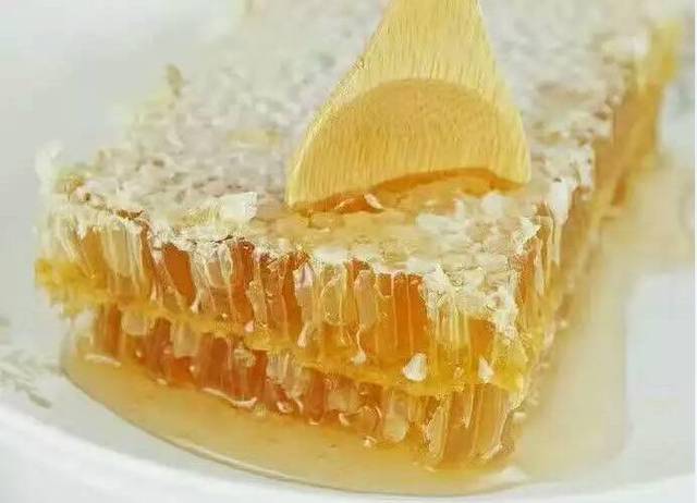 蜂巢蜜怎么吃最好（蜂巢蜜如何食用方法）