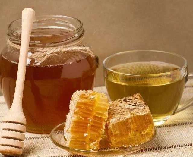 真正天然蜂蜜一斤多少钱（2021年市场蜂蜜价格）