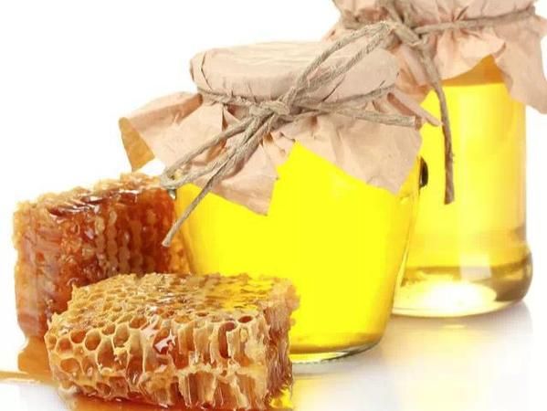 白茯苓加蜂蜜做面膜能祛斑吗（用白茯苓加蜂蜜做的面膜可以淡化）