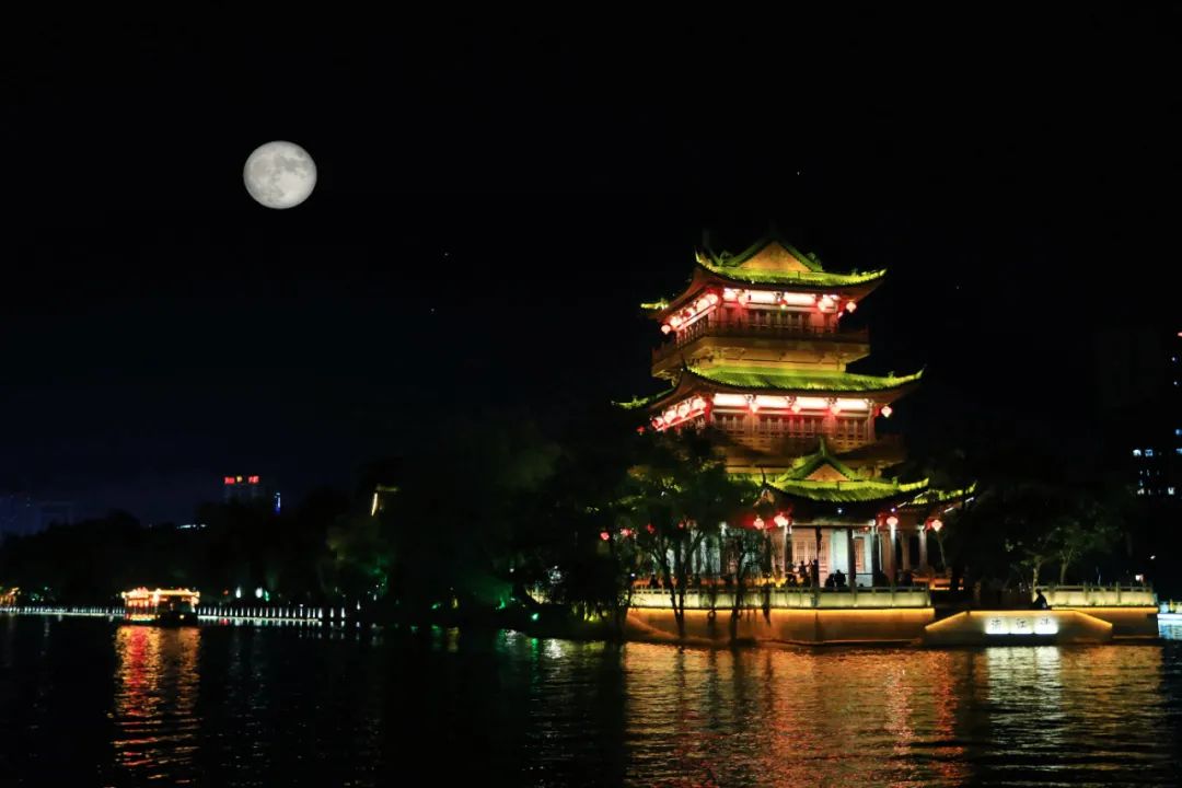 没看着中秋的月亮？高清美图来了