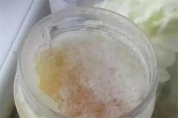 槐花蜜保存了一年以上还能吃吗（洋槐蜜过期是什么样子）