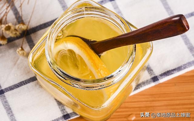 封盖的蜂蜜和不封盖的区别（蜜蜂封盖是什么意思）
