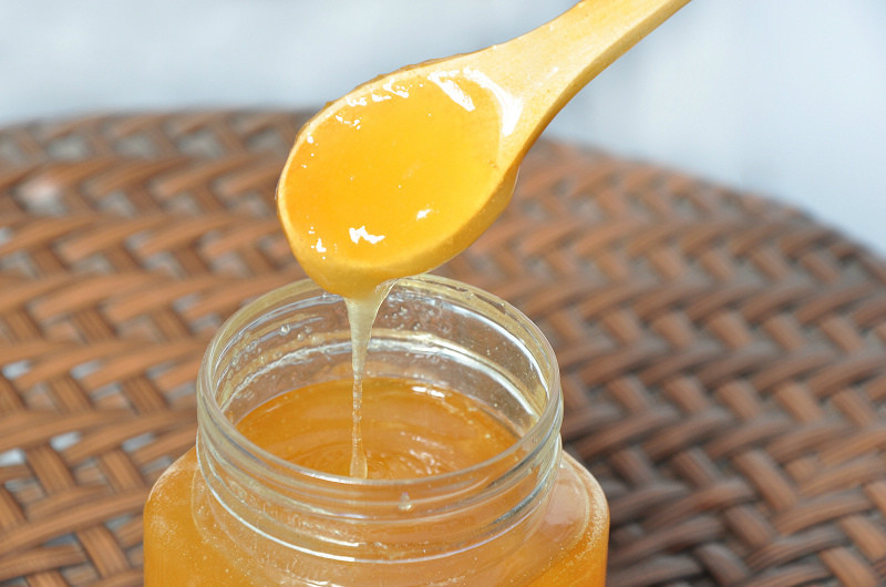柑橘蜜和黑蜂蜜的区别(黑蜂蜜与普通蜂蜜的区别)