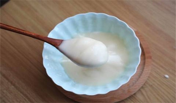 白色蜂蜜像猪油好不好（蜂蜜颜色像猪油一样是真的吗）
