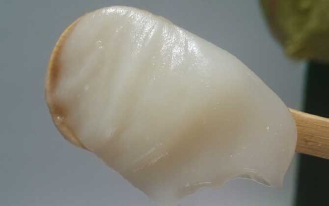 椴树蜜颜色是深色还是浅色好看（真的椴树蜜是什么样子）