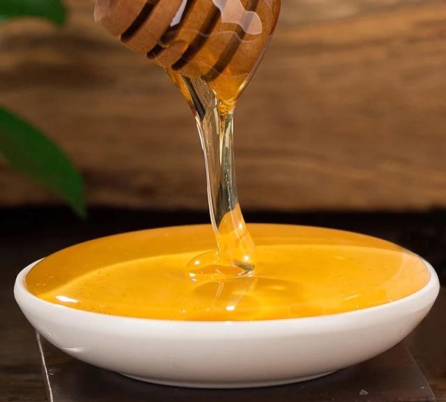 洋槐花蜜和多花蜜的区别（多种花蜜和洋槐蜜哪个好）