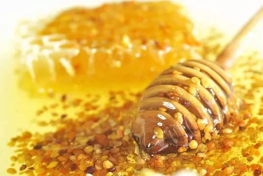 什么样的蜂蜜才是真正的蜂蜜（真正好的蜂蜜应该是什么样子的）