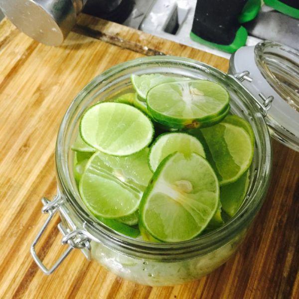 百花蜜怎么泡柠檬（百香果柠檬蜂蜜水的功效与作用）