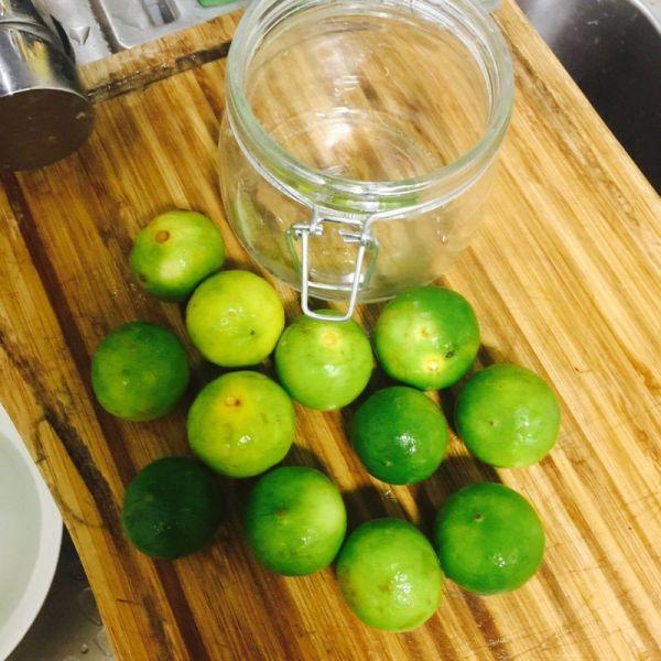 百花蜜怎么泡柠檬（百香果柠檬蜂蜜水的功效与作用）