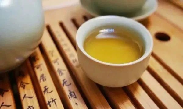 荔枝蜜可以和珍珠粉做面膜吗（蜂蜜珍珠粉面膜应该怎么做）