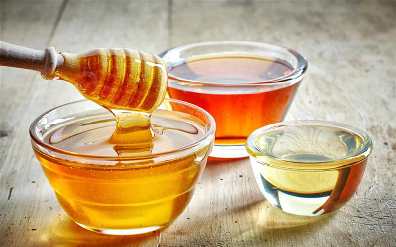 吃土蜂蜜的禁忌及正确吃法(蜂蜜正确吃法介绍)