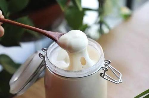 椴树蜜和土蜂蜜哪个好（椴树蜜和土蜂蜜的区别）