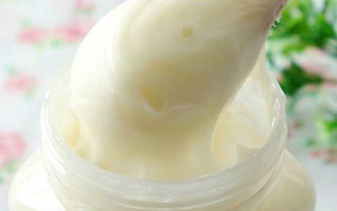 ​椴树雪蜜怎么吃早晨还是晚上（椴树蜜的正确吃法及最佳时间）