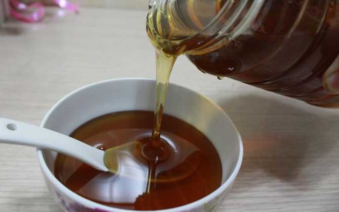 乌桕蜜与龙眼蜜哪个好（乌桕蜜和龙眼蜜的对比）