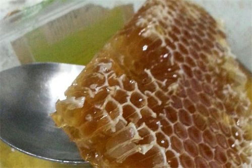 蜂巢蜜是怎么分离的（蜂巢蜜如何分离）