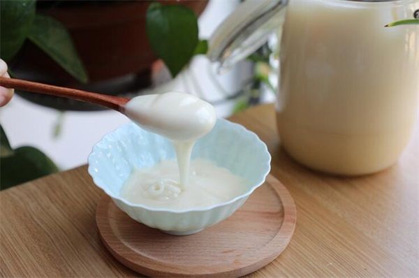 椴树蜜是白色的好还是发黄的好（椴树蜜变黄的原因）