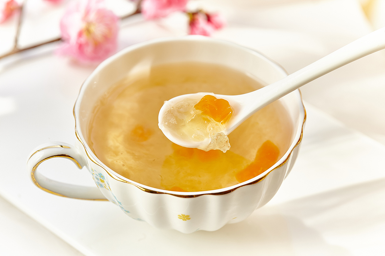 意大利蜂和中华蜜蜂产蜜多少（意蜂和中蜂哪个产蜜强）