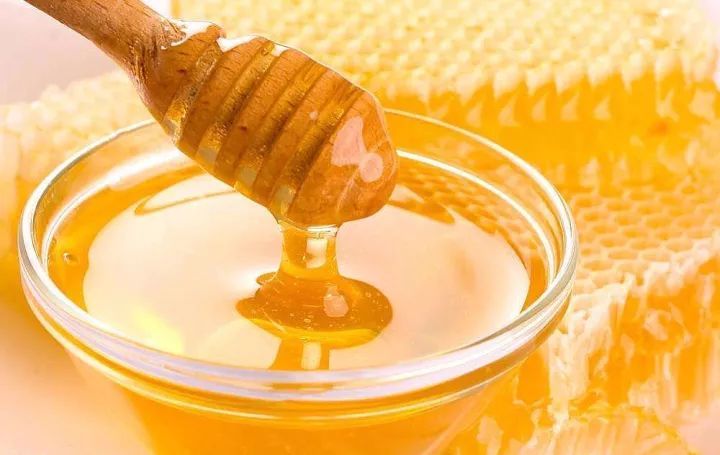 香蕉皮蜂蜜面膜怎么做（香蕉蜂蜜面膜的功效）