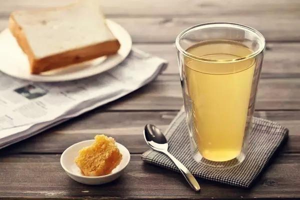 蜂蜜水上火吗（夏天喝蜂蜜水上火还是降火）