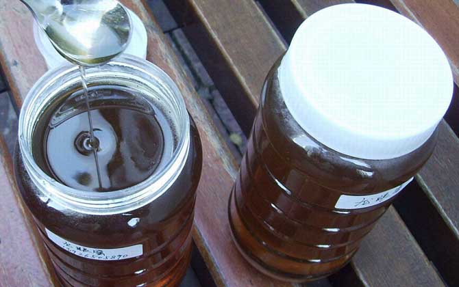 荔枝蜜和龙眼蜜哪个贵些（荔枝蜜和龙眼蜜的对比）