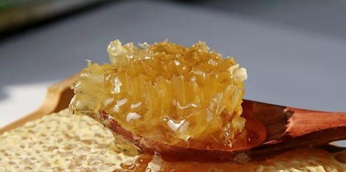 蜂巢蜜是怎么形成的（蜂巢蜜什么人不能吃）
