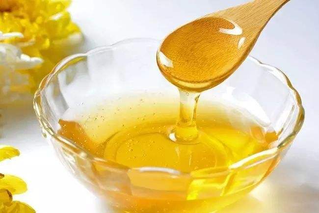 【蜂蜜美容】蜂蜜水洗脸有没有副作用呢？会造成什么伤害呢？