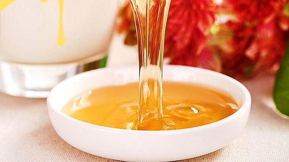 油菜蜜猪油状的好还是细粒状的好（正宗油菜花蜂蜜是什么样子的）