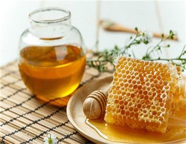 油菜蜜和土蜂蜜的区别（怎么辨别油菜蜜和土蜂蜜）