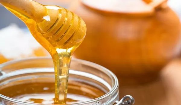 优质的蜂蜜有哪些特点（正宗质量好的蜂蜜应该有的特点）