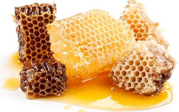 中蜂和意蜂哪个蜂酿的蜜更好（意蜂蜂蜜和中蜂蜂蜜的区别）
