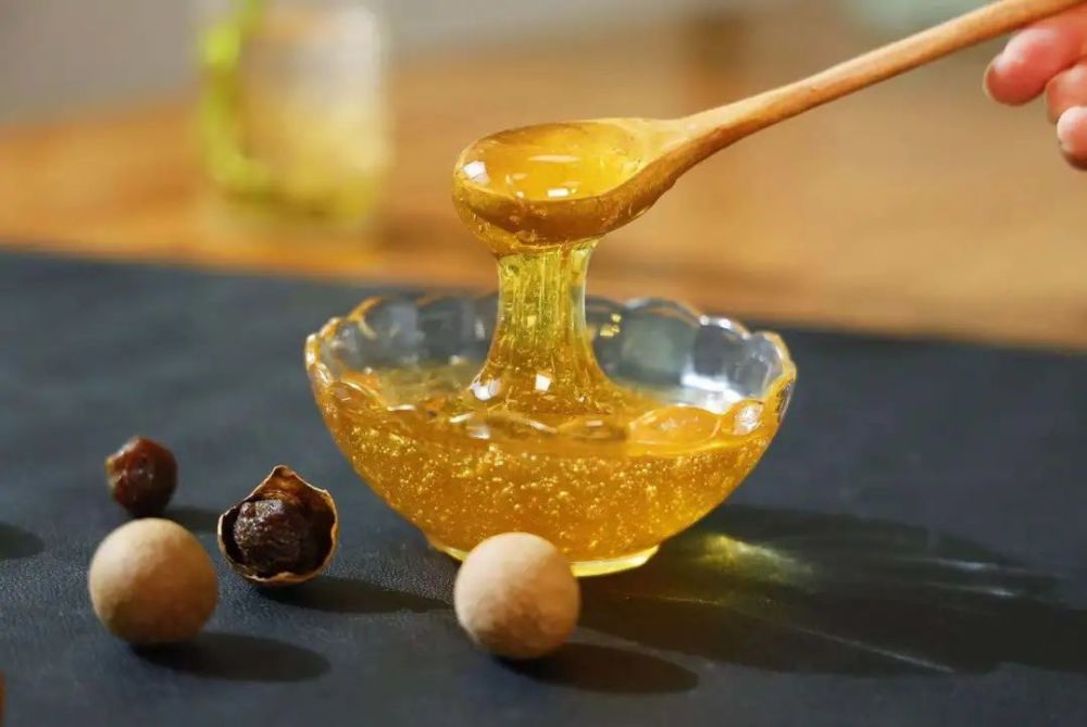 龙眼蜜的功效与作用及禁忌人群(龙眼花蜜的作用与功效)